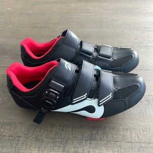 Never been worn size 9 peloton cycling shoes
